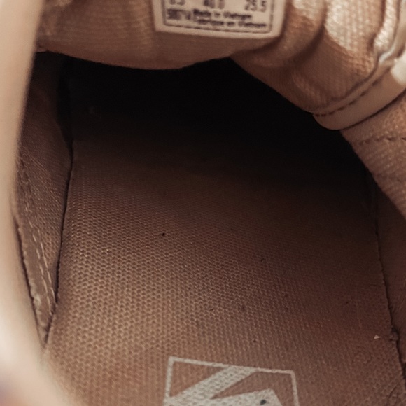 Vans - Picture 3 of 5